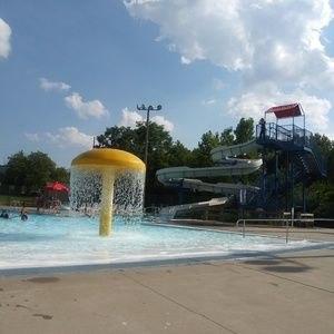 Meet your Posher, Mona